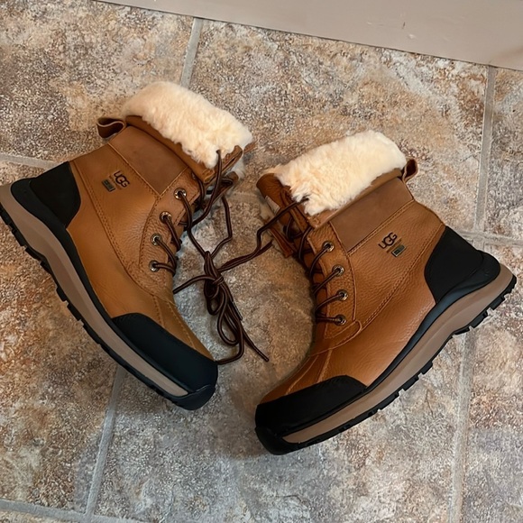 Ugg Adirondack lll Boots Size 8.5 NWT - Picture 6 of 15